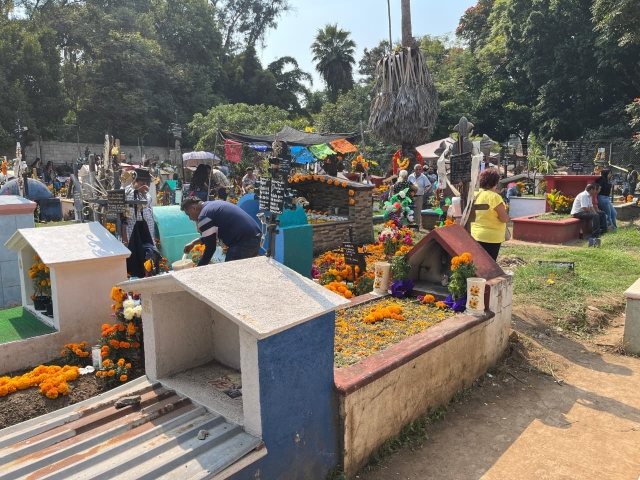 Transcurrió en orden y paz la asistencia a los panteones en Morelos