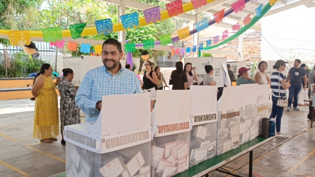 Emitió su voto el presidente del TSJ en la colonia Delicias de Cuernavaca
