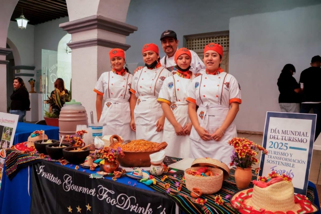 El festejo realizado por el Ayuntamiento de Cuernavaca por el día mundial del turismo incluyó la muestra “Sabores Patrios”. 