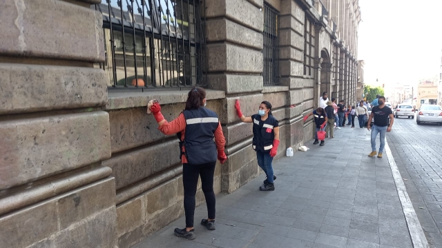 Limpian pintas en palacio de gobierno, tras marcha del 8M