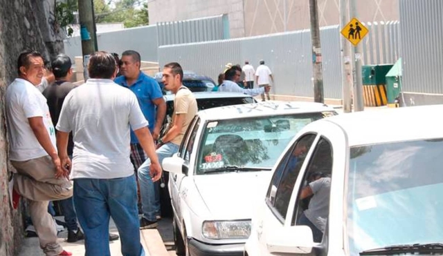 Protestan taxistas contra Uber y Didi