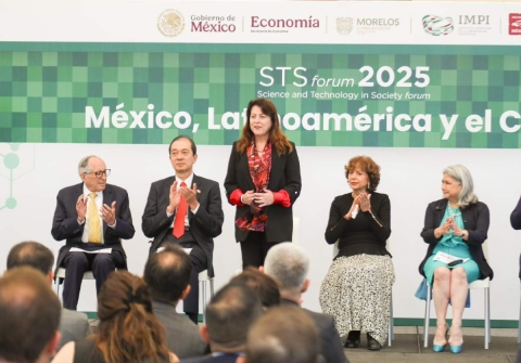 Margarita González participó en el anuncio del STS Forum 2025, en el Castillo de Chapultepec. 