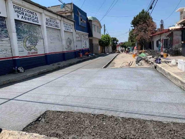 Avanzan trabajos de pavimentación en calle Clavel de la colonia Antonio Barona en Cuernavaca