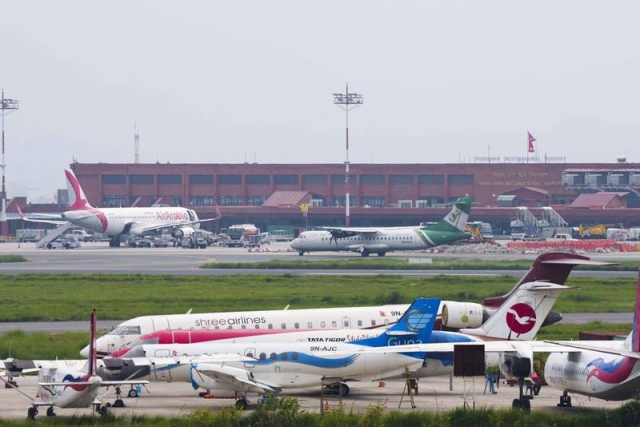 Hallan restos de avión estrellado en Nepal: confirman 21 muertos