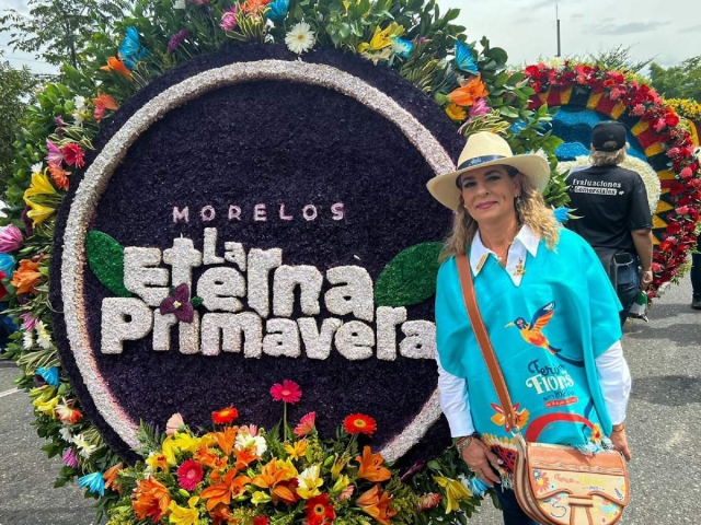 Luce silleta alusiva a Morelos en desfile de la feria de las flores de Medellín 2023