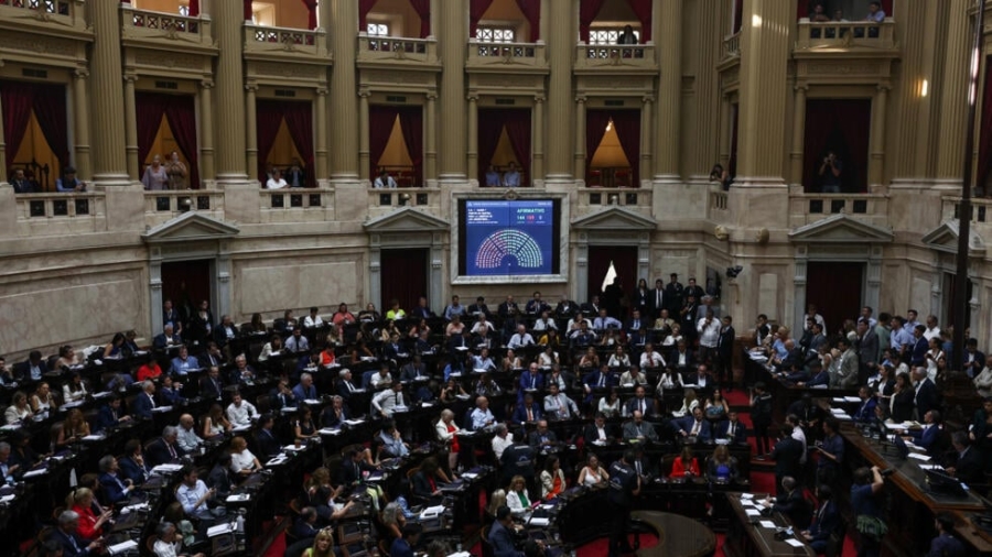 'Ley ómnibus' en Argentina regresa a comisiones tras desacuerdos
