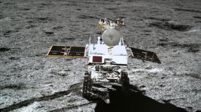 El rover chino encuentra terreno pegajoso en la cara oculta de la Luna