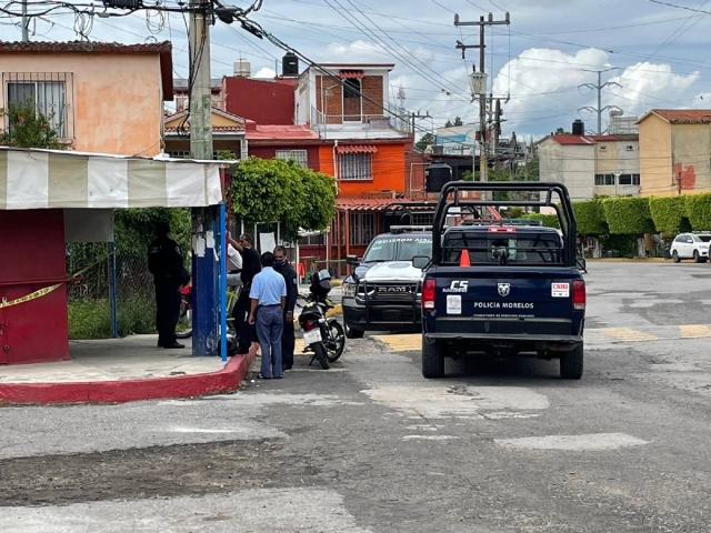 Agentes policiacos buscaron al o los homicidas, pero no los hallaron.