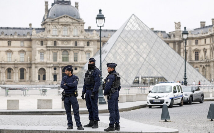 Detienen a dos sospechosos del robo de joyas en el Museo del Louvre