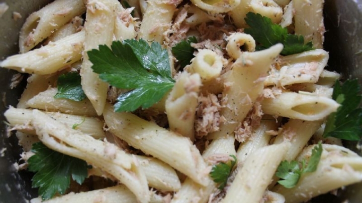 Ensalada de pasta con atún, disfruta de la llegada del verano y prepara una fresca cena