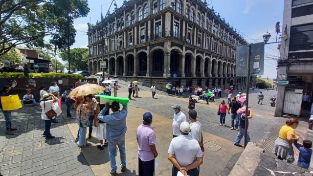 Jubilados del Cobaem exigen pago de pensiones