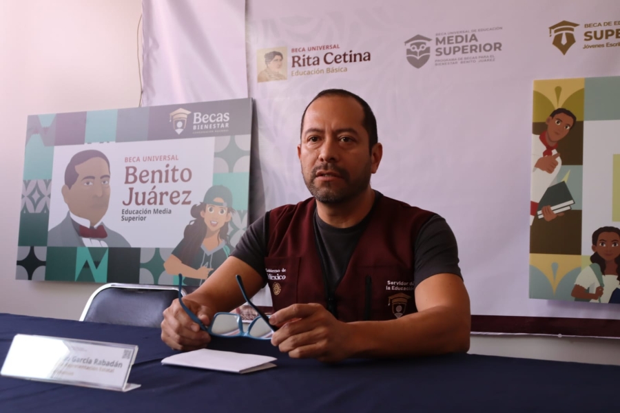 Llaman a madres y padres de familia a recoger tarjetas de beca para el Bienestar 'Benito Juárez'