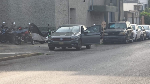  La circulación vehicular estuvo cerrada hasta que se llevaron el auto de la víctima.