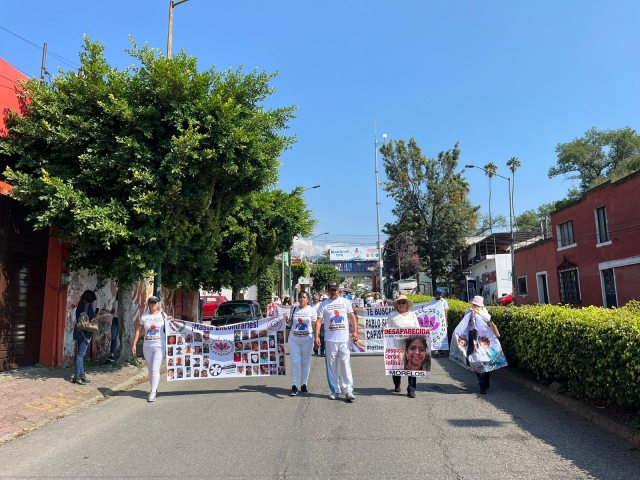 Marchan en Cuernavaca familiares de desaparecidos