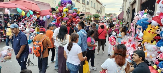 Este miércoles, comercios del primer cuadro de la ciudad estuvieron concurridos.