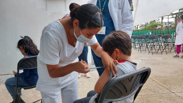 Refuerza Brigada Correcaminos vacunación de primeras y segundas dosis anticovid en niñas y niños de 5 a 11 años