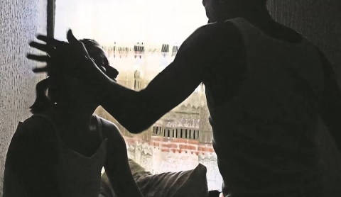 Lo acusan de haber golpeado a madre e hijo