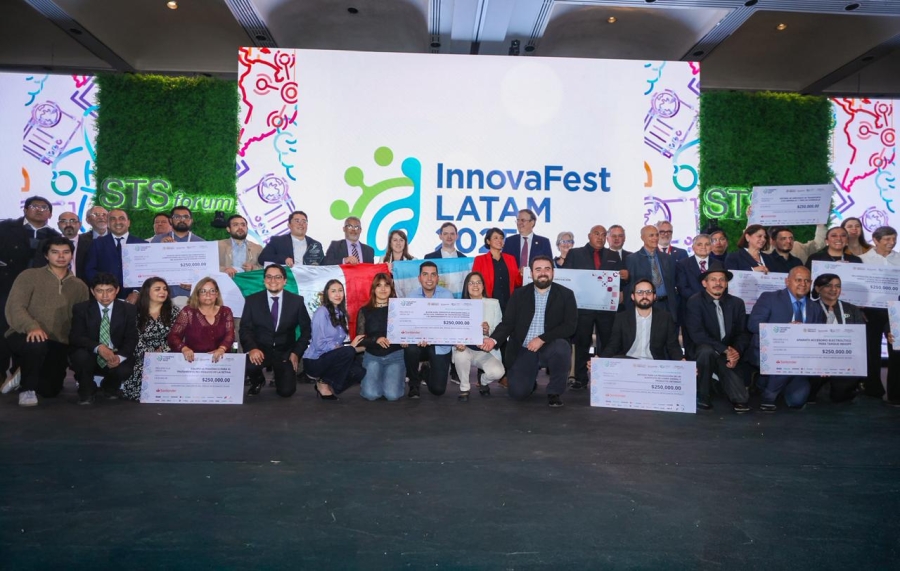 Entregan Margarita González Saravia y Marcelo Ebrard premios 'IMPI a la innovación mexicana' y 'Creadores del futuro Latam'