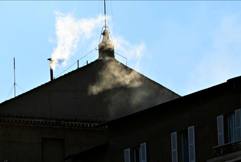 Los cardenales eligen al nuevo papa en el segundo día del cónclave