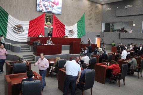 Entre las razones que la Junta Política esgrimió para separar del cargo a Uriel Carmona, está la solicitud presentada por la Titular del Poder Ejecutivo del Estado, quien argumentó que el Fiscal General ya no cumple con los requisitos de permanencia en el cargo… 