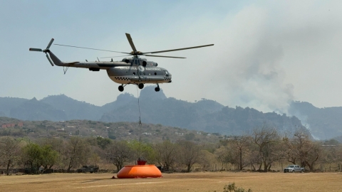 Llegarán tres helicópteros más para sofocar incendios en Tepoztlán