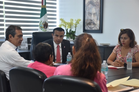 Recibe Congreso del estado a colectivo Mujeres Educando en Familia