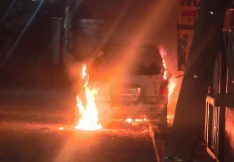  Incendian una camioneta en Cuautla