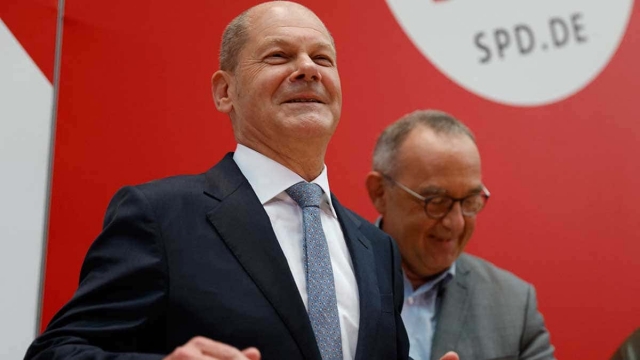 Angela Merkel felicita a Olaf Scholz.