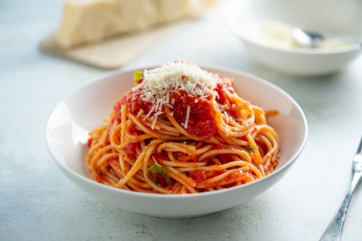 ¿Qué puedo hacer para comer? Prepara esta rica pasta con tocino al chipotle