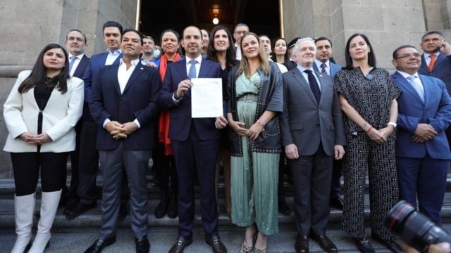 PAN y PRD impugnan el plan B electoral de AMLO