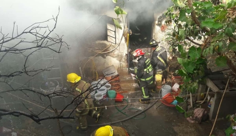 Incendian una casa en la Barona