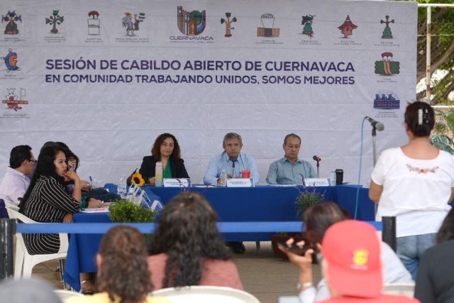 En la colonia Universo, cabildo abierto da respuesta a las demandas de vecinas y vecinos de diferentes partes de la ciudad