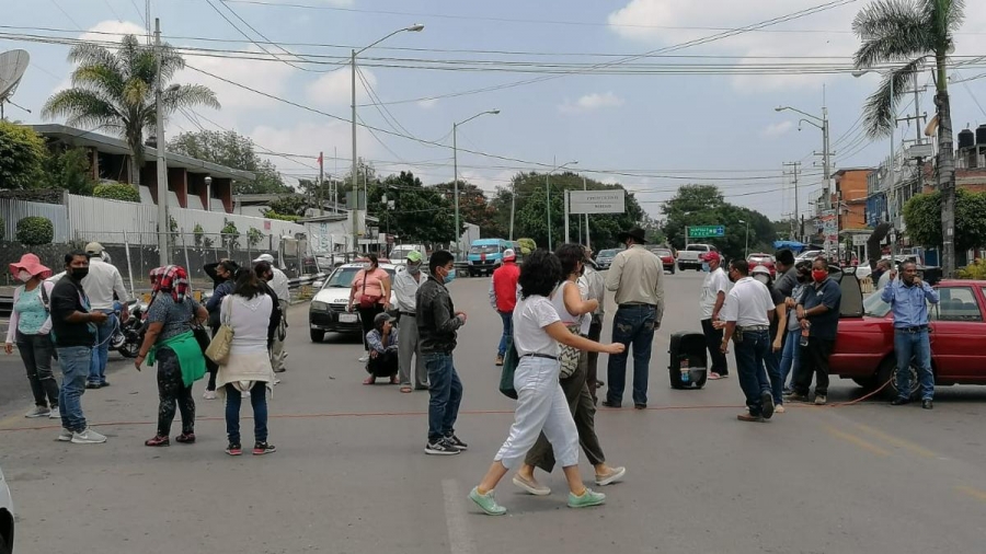Antorchistas cerraron la carretera a Tepoztlán