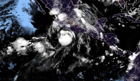 Tormenta tropical Flossie podría convertirse en huracán esta noche