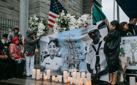 Nueva York recuerda con mariachi a víctimas del buque Cuauhtémoc