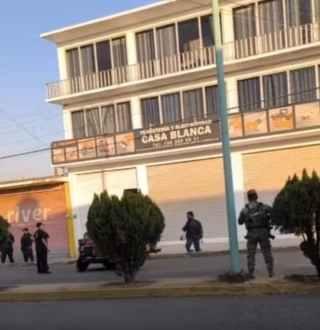 Los delincuentes dispararon y en seguida huyeron en una motocicleta.