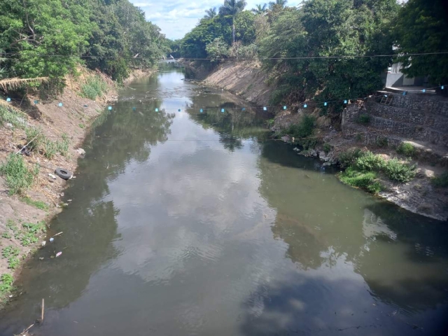 La Dirección de Protección Civil llamó a tomar precauciones, especialmente a quienes viven sobre la ribera del río o barrancas, porque se viene lo más fuerte del temporal.