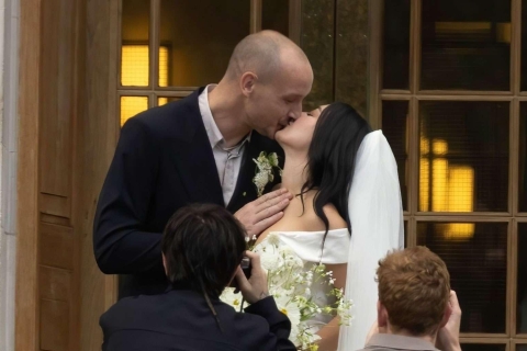 Charli XCX se casa con George Daniel, baterísta de &#039;The 1975&#039; en ceremonia íntima en Londres