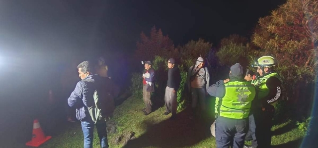 Pobladores se sumaron a las acciones de rescate.