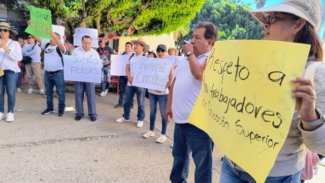 Protestan docentes de instituciones de educación superior en IEBEM; reclaman respeto a derechos laborales