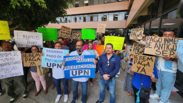 Docentes de la Normal de Cuautla protestan en IEBEM, por la falta de pagos diversos