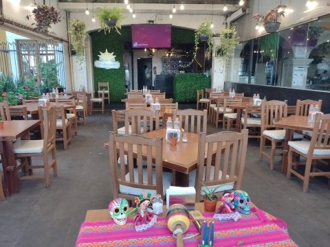 Restauranteros esperan repunte en noche mexicana