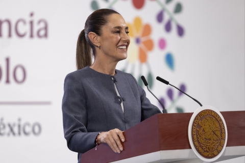 Sheinbaum reprueba violencia de CNTE tras incendio en sede del SNTE