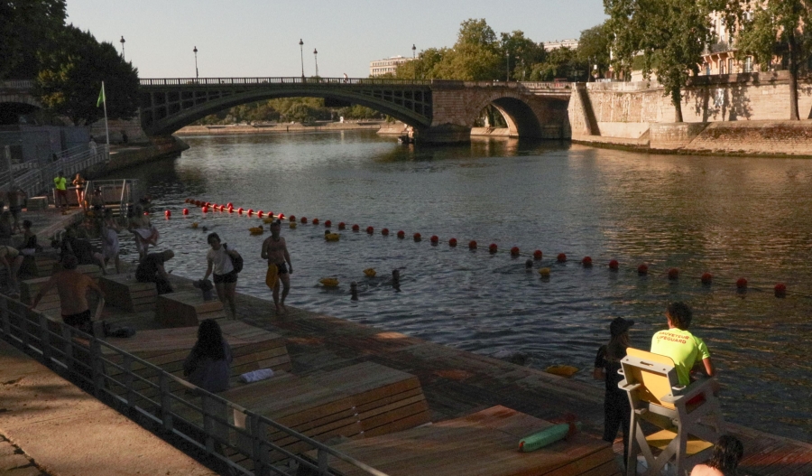 Encuentran cuatro cuerpos en el río Sena de París
