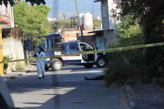 El cadáver lo encontró una mujer que caminaba por la zona.El cadáver lo encontró una mujer que caminaba por la zona.