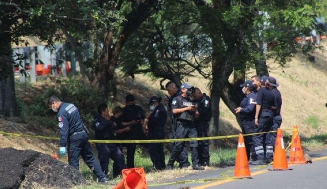 Ya identificaron a la pareja abandonada en autopista La Pera-Cuautla