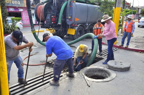 Como cada año, comenzaron los trabajos de desazolve en lugares donde históricamente se han producido taponamientos en tuberías de Jojutla.