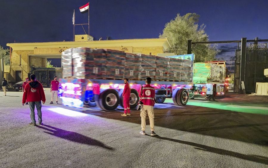 Ayuda humanitaria entra a Gaza tras inicio de alto al fuego