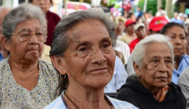 Buscan mejorar atención a adultos mayores en oficinas municipales de Miacatlán