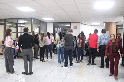  Trabajadores fueron desalojados de las oficinas.